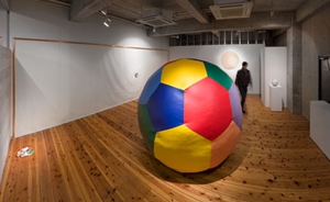 2010年<br />「 手 ◯ 足 」